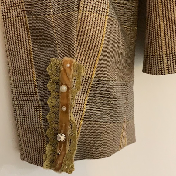 Allen Schwartz Woman’s Plaid Blazer . Size 8 - Picture 6 of 8